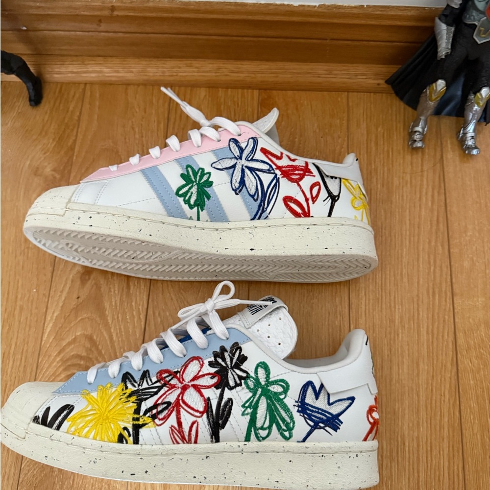 Adidas Superstar - Picture 3 of 6